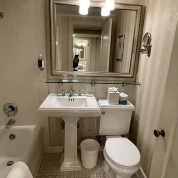 Mayflower Park Hotel Seattle Washington — Bathroom