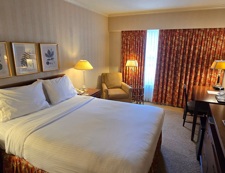 Mayflower Park Hotel Seattle Washington — Guest room