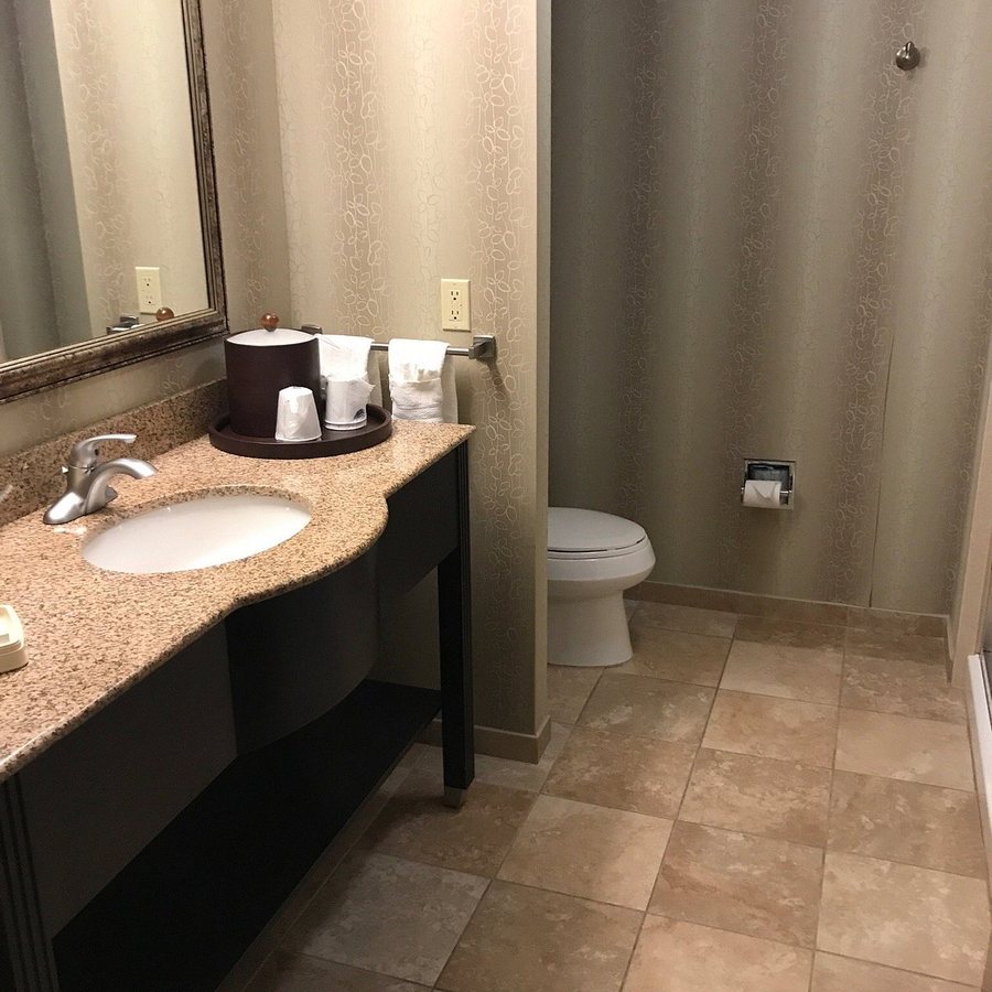 McAllister Inn Lodging — Bathroom