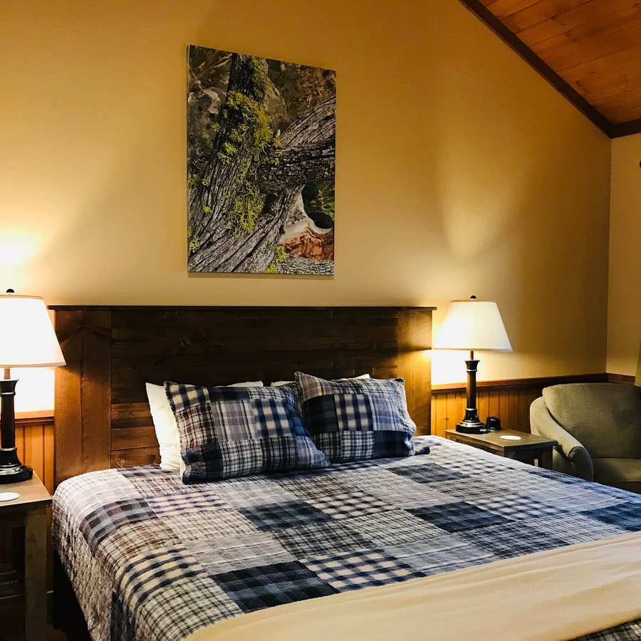 McAllister Inn Lodging — Guest room