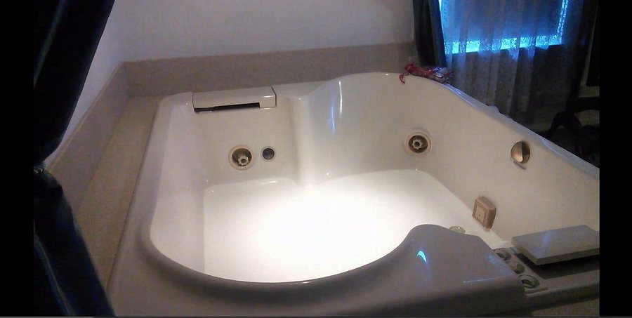 McCloud River Bed and Breakfast — Bathroom