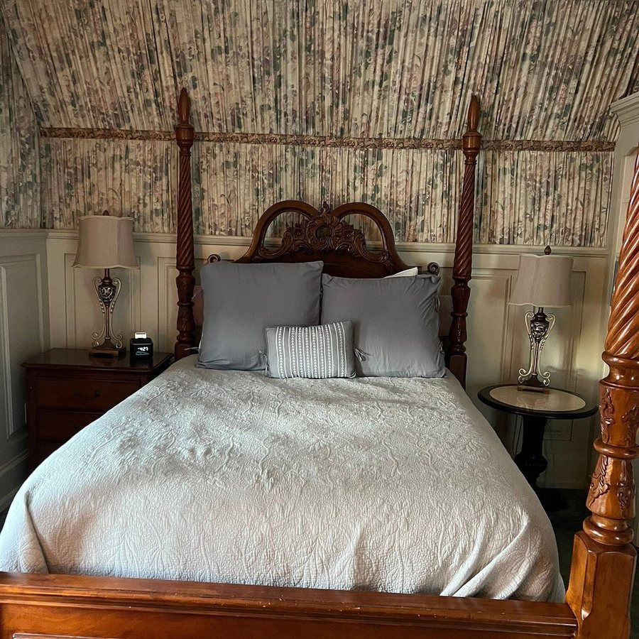 McCloud River Bed and Breakfast — Guest room