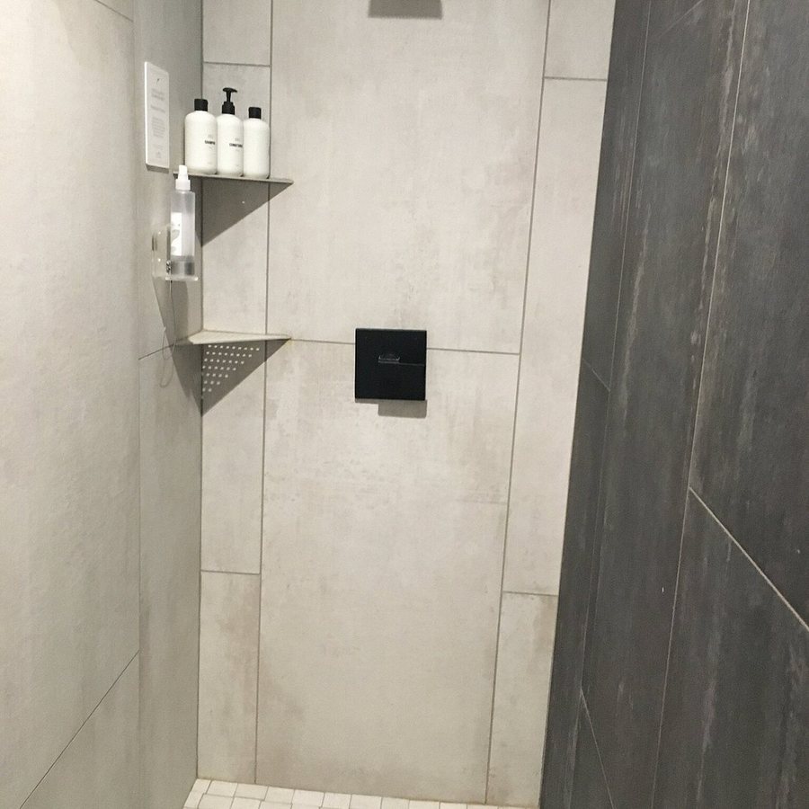 Mcgregor Main Luxury Lofts — Bathroom