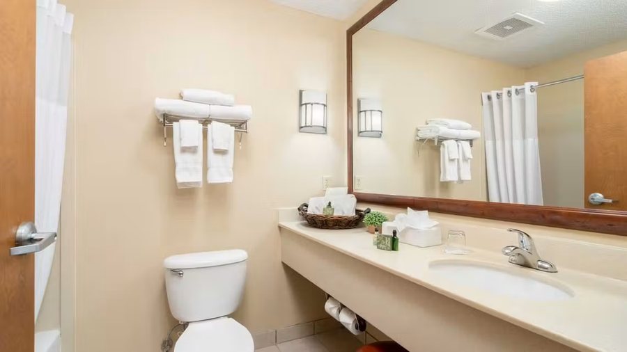 MCM Elegante Lodge Resort — Bathroom