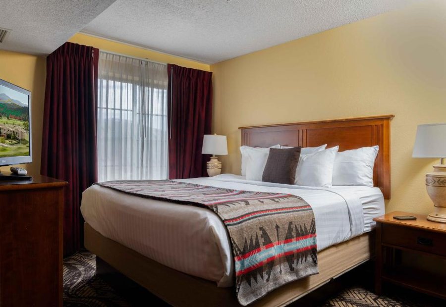MCM Elegante Lodge Resort — Guest room