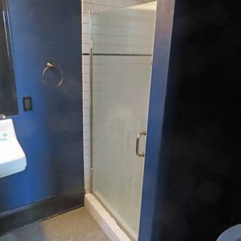 McMenamins Crystal Hotel — Bathroom