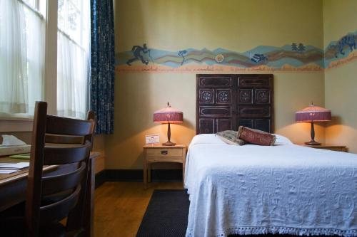 McMenamins Kennedy School — Guest room
