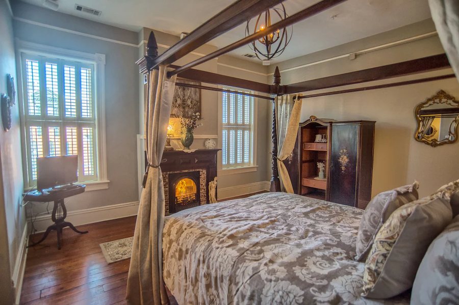 McMillan Inn — Guest room
