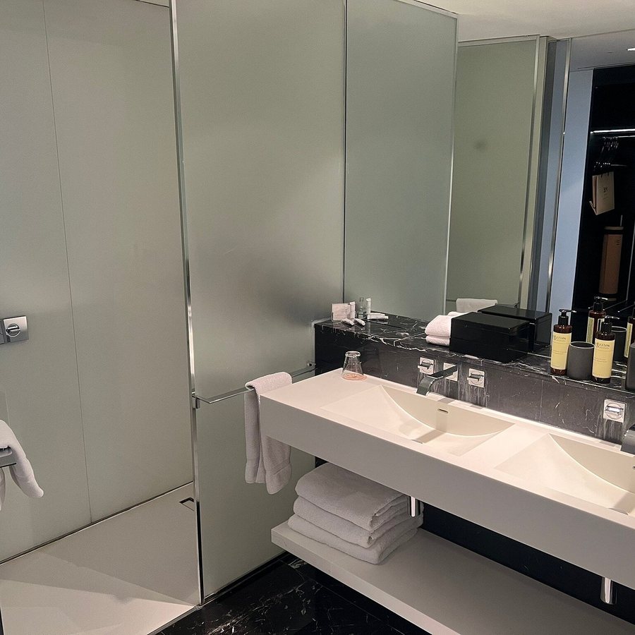 ME London — Bathroom