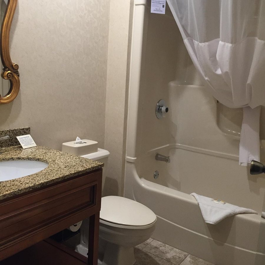 Meadow Court Inn — Bathroom