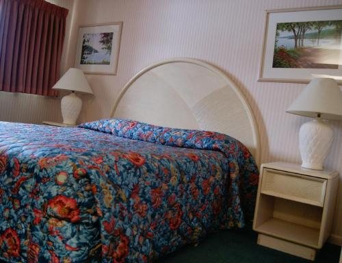Meadow Court Inn — Guest room