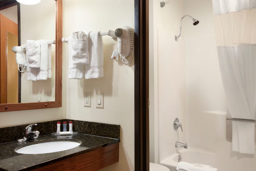 Meadowbrook Resort — Bathroom
