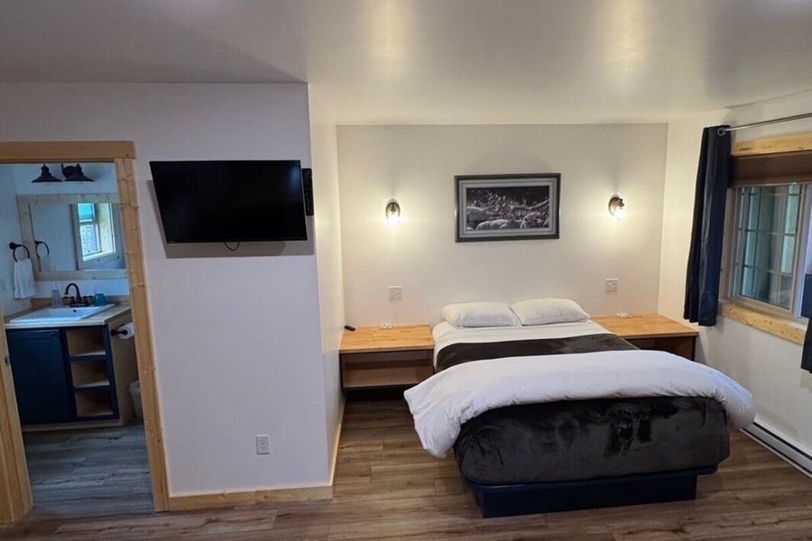 Meandering Moose Lodging — Guest room