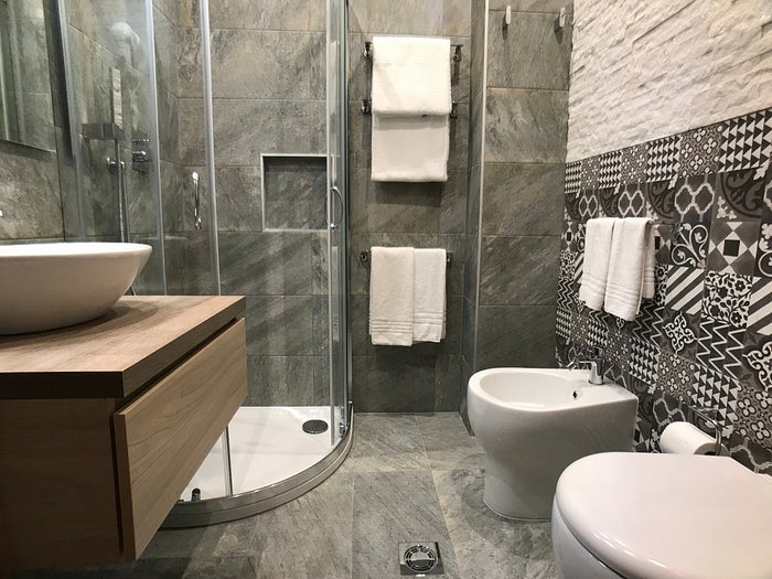 Mec Hotel — Bathroom