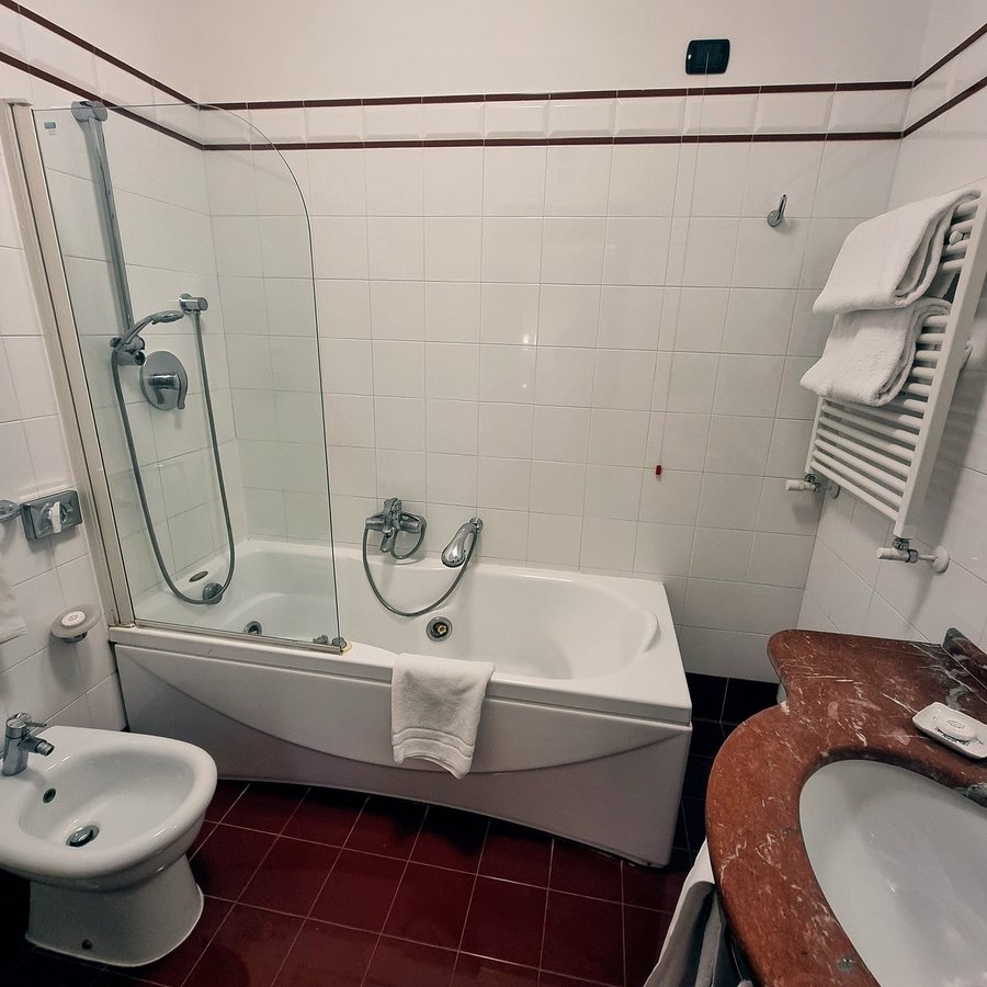Mecenate Palace Hotel — Bathroom