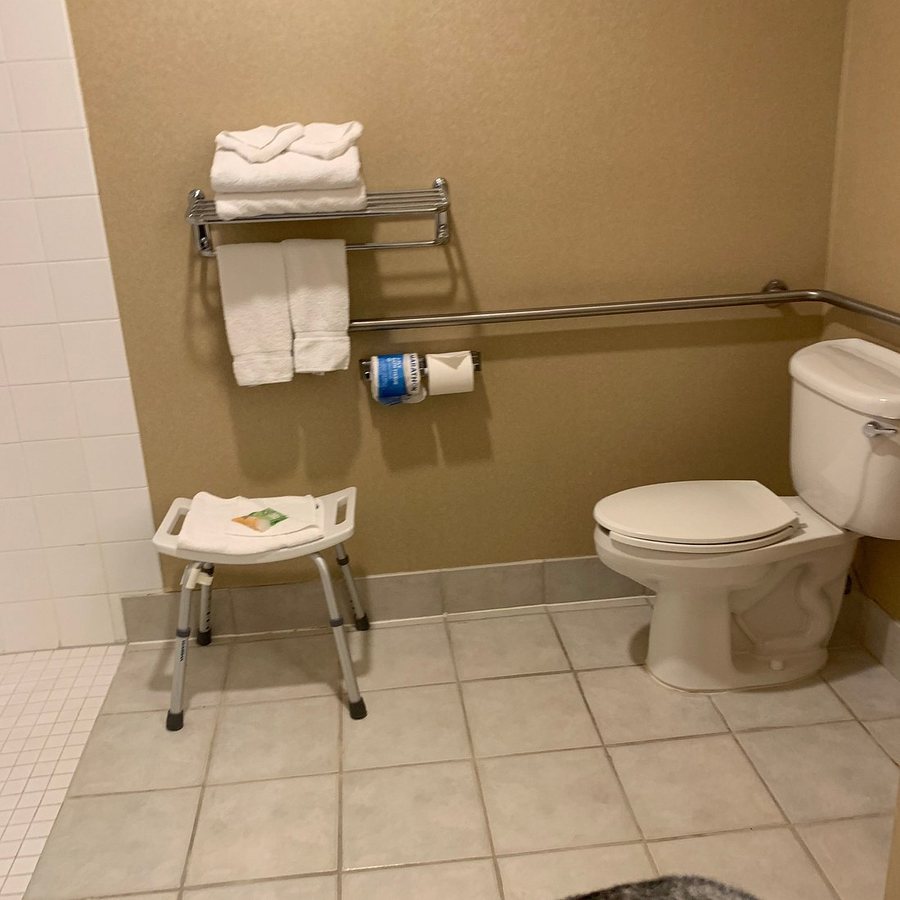 Medallion Inn and Suites — Bathroom