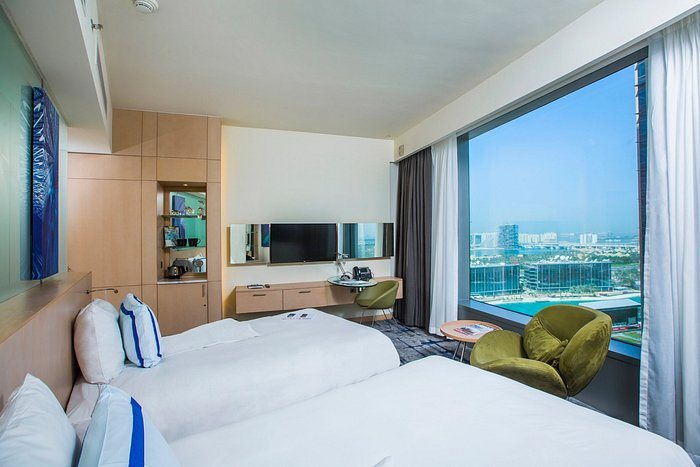 Media One Hotel Dubai — Guest room