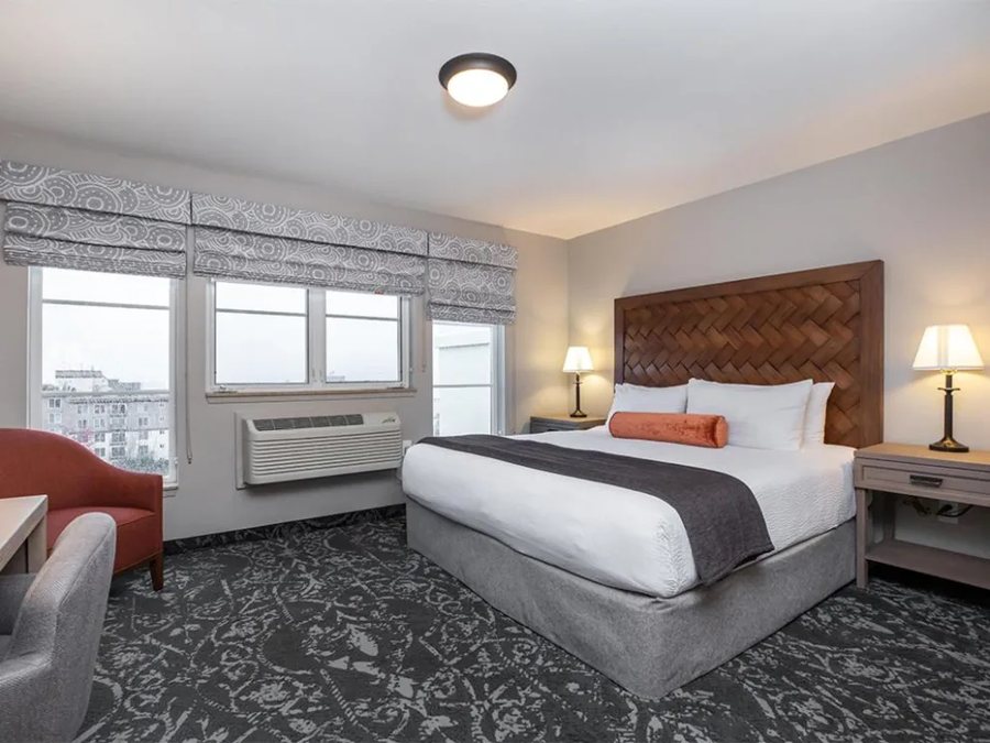 Mediterranean Inn Seattle Washington — Guest room