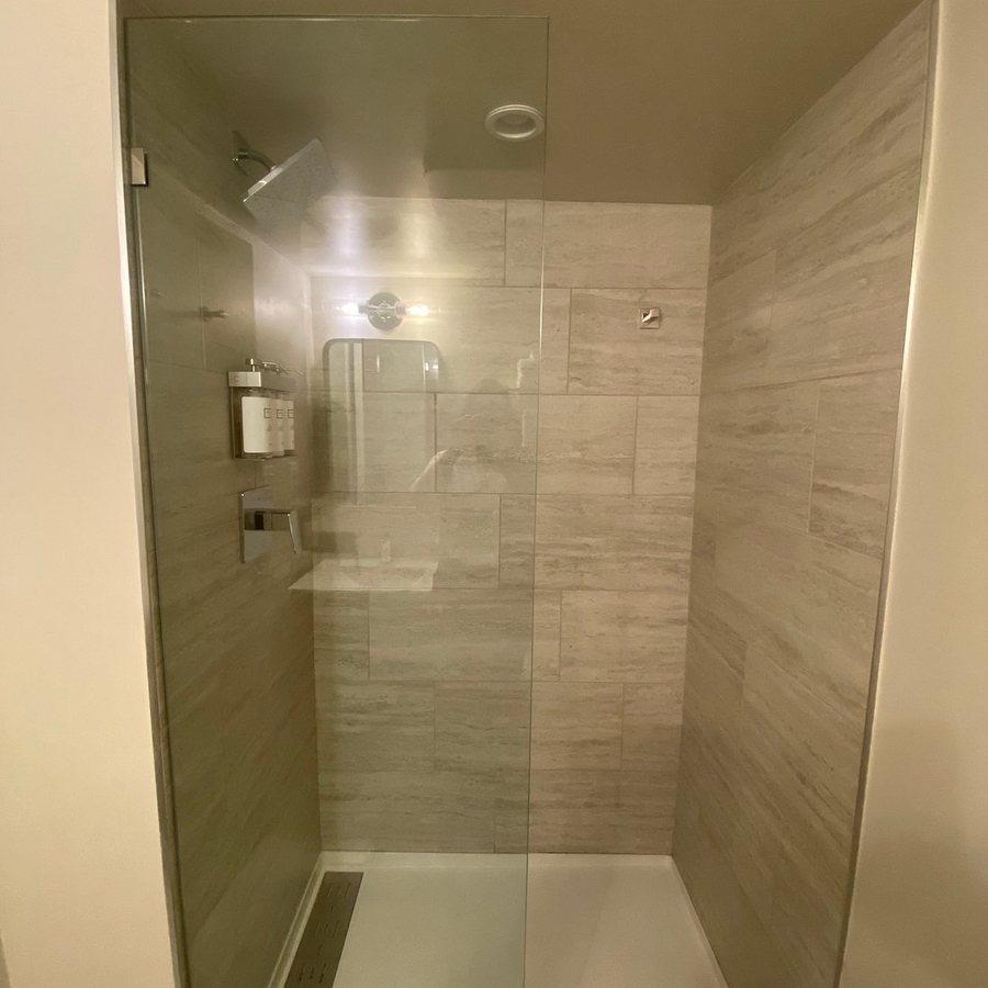 Meeting House Boutique Hotel — Bathroom