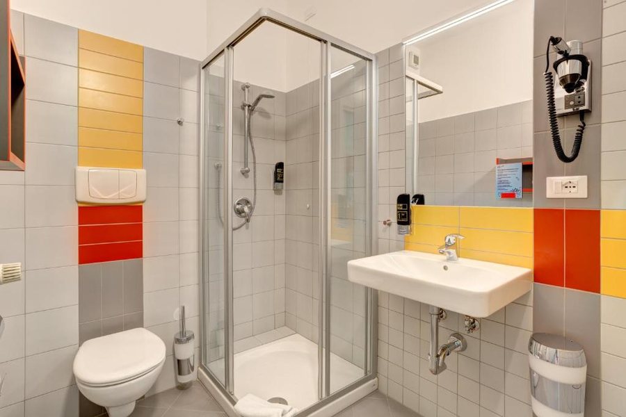 MEININGER Milano Lambrate — Bathroom