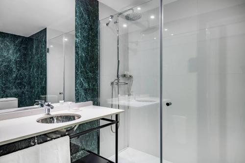 Melia Avenida America — Bathroom