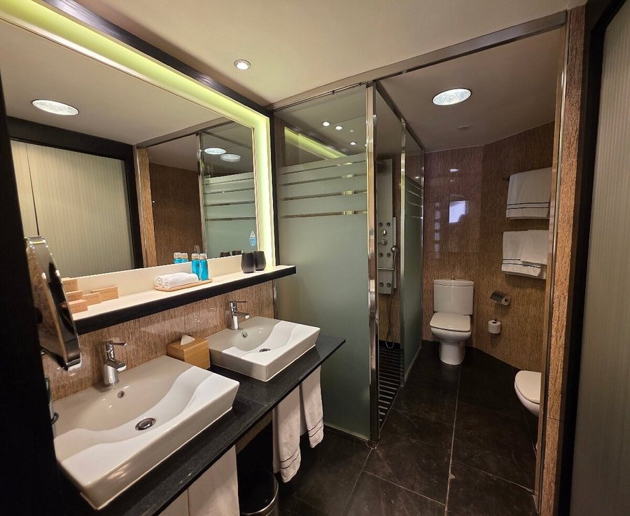 Melia Barcelona Sarria Barcelona Catalonia — Bathroom