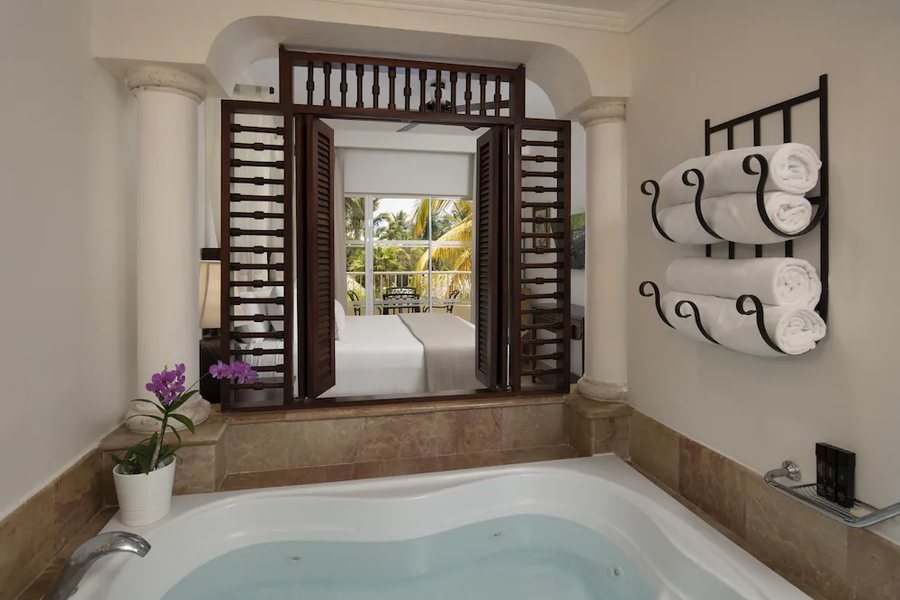 Melia Caribe Beach Resort — Bathroom