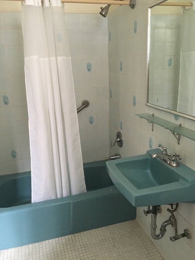 Melia Century Hotel — Bathroom