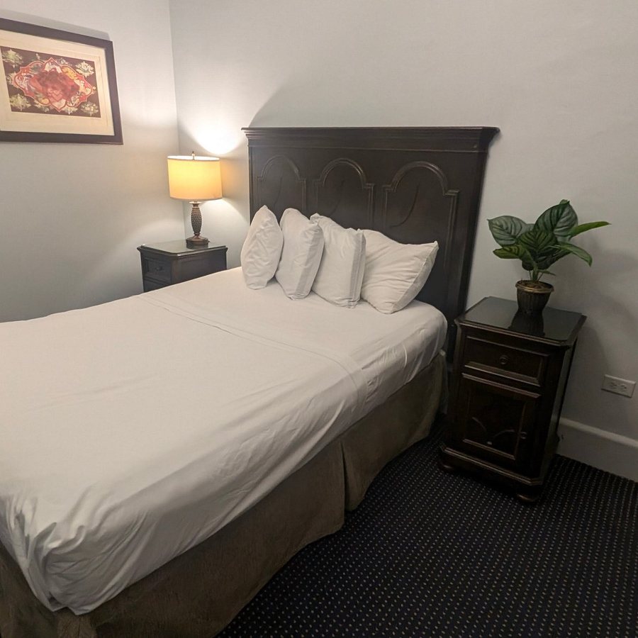 Melia Century Hotel — Guest room