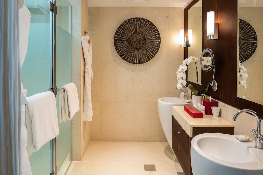 Melia Desert Palm Member of Melia Collection — Bathroom
