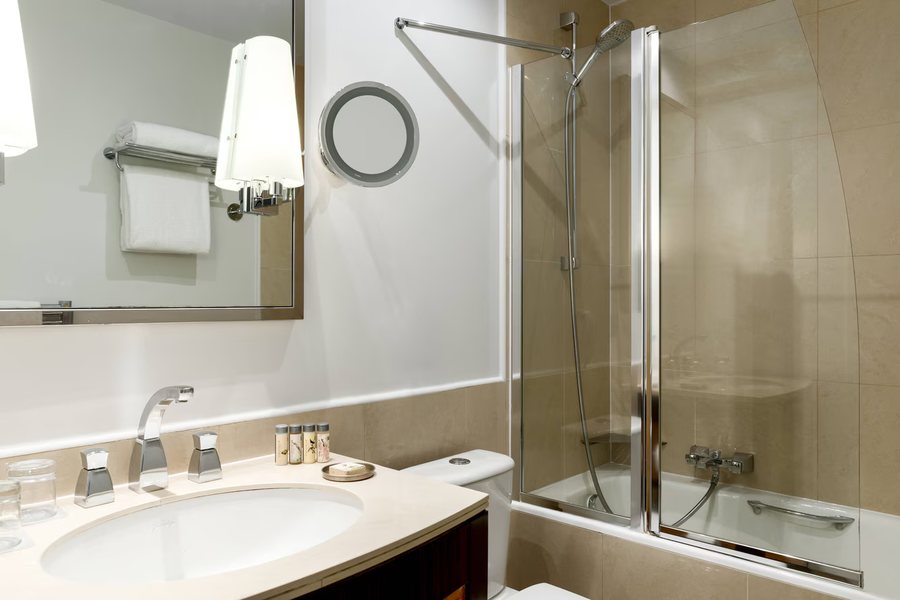 Melia Paris Vendome — Bathroom