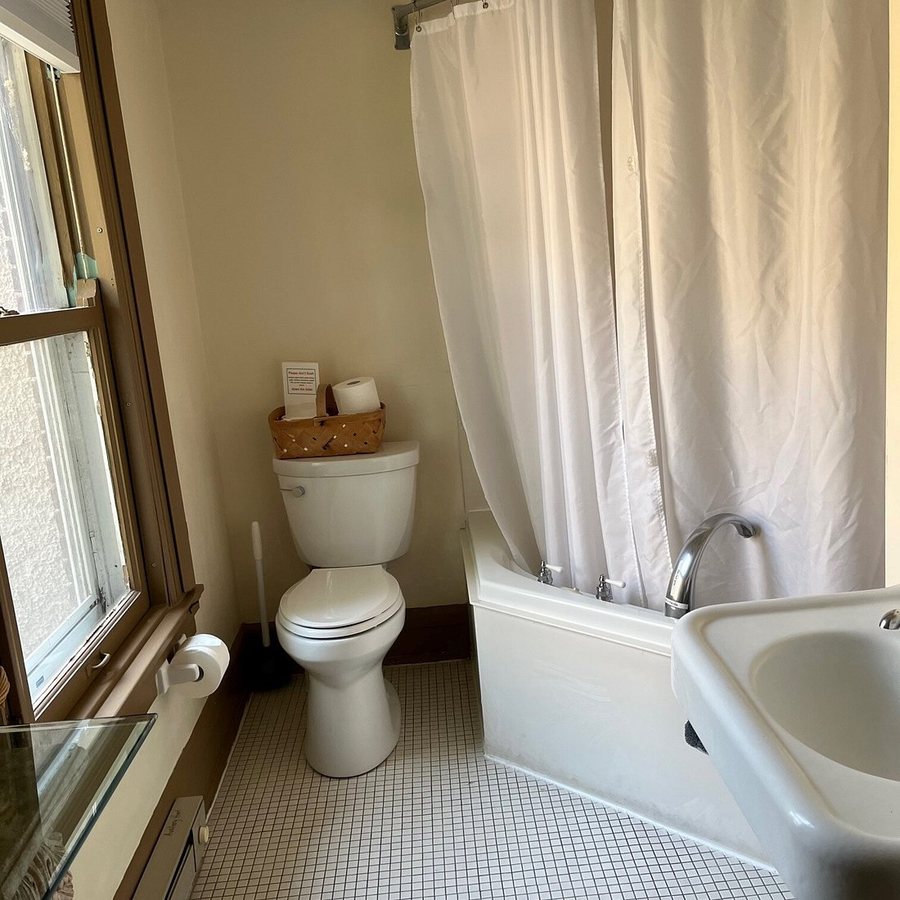 Mendota Lake House B B — Bathroom
