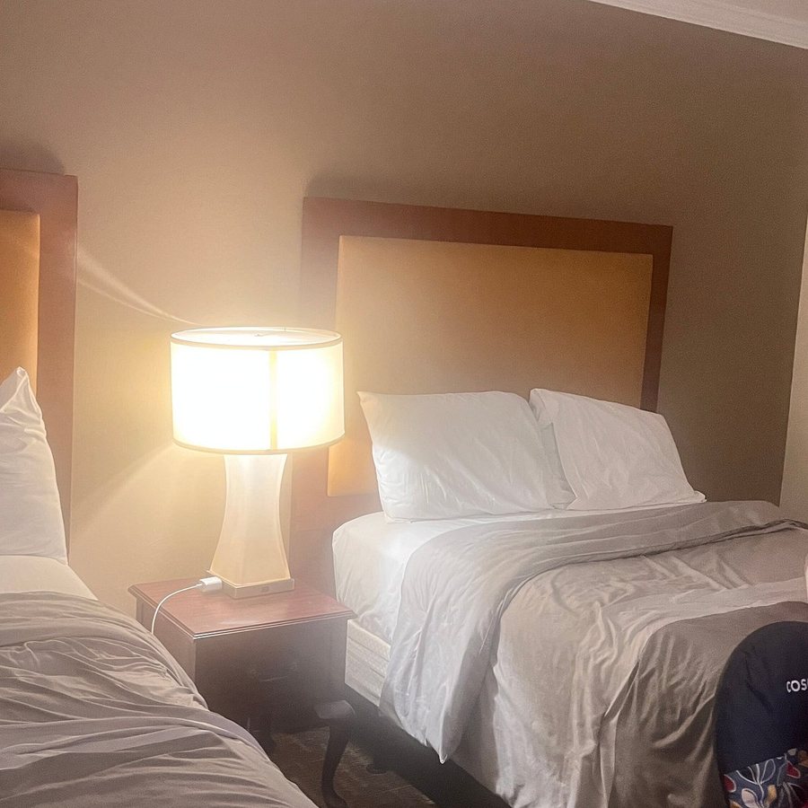 Merced Inn and Suites — Guest room