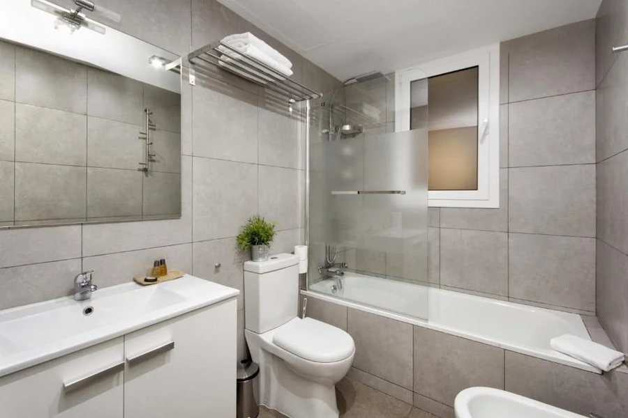Mercedes Heritage Apartments Barcelona Catalonia — Bathroom