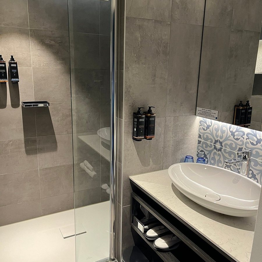 Mercure Amsterdam City Hotel — Bathroom