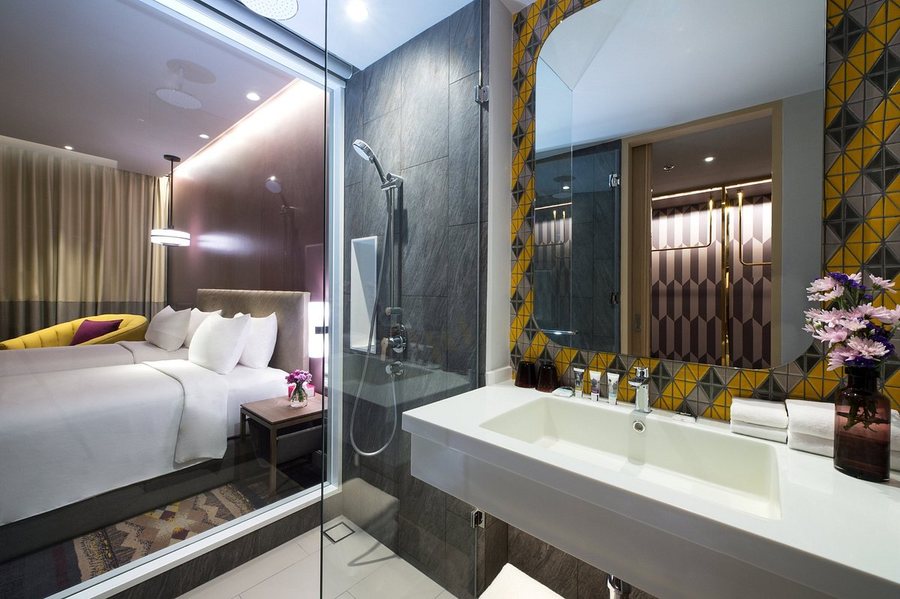 Mercure Bangkok Sukhumvit 24 — Bathroom