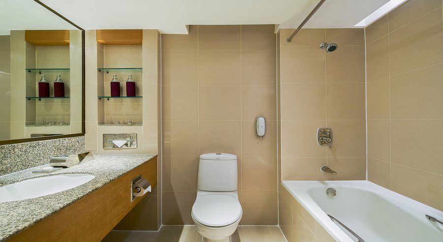 Mercure Bangkok Surawong — Bathroom