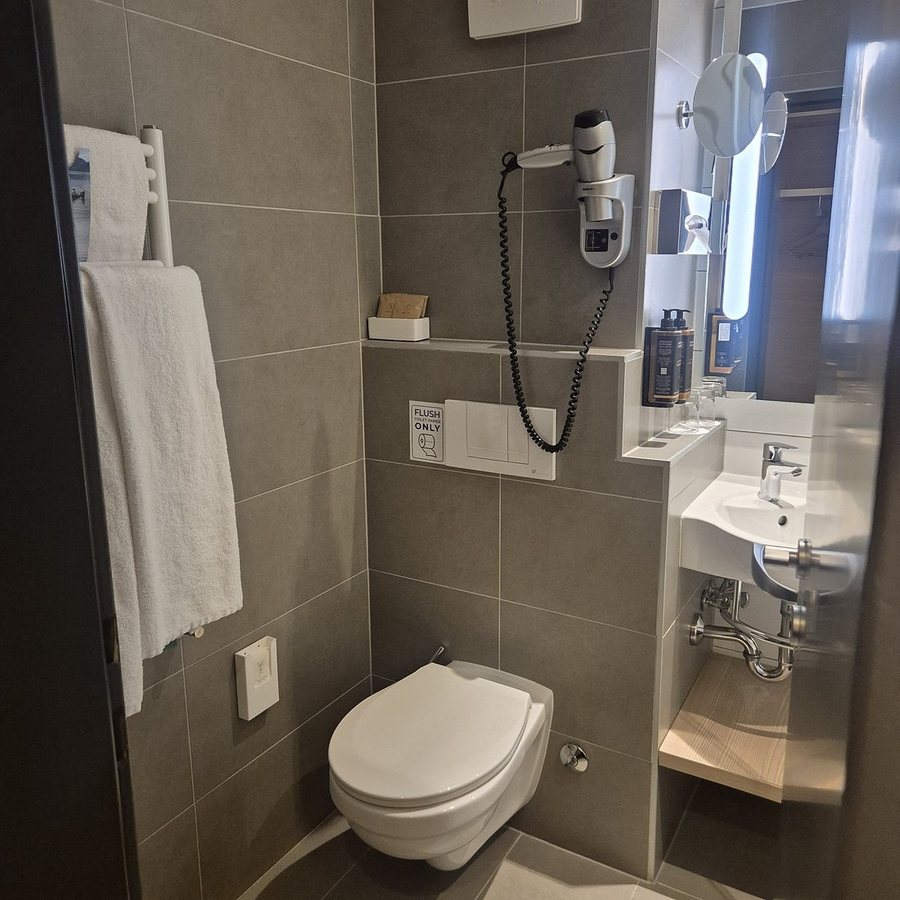 Mercure Budapest Castle Hill — Bathroom