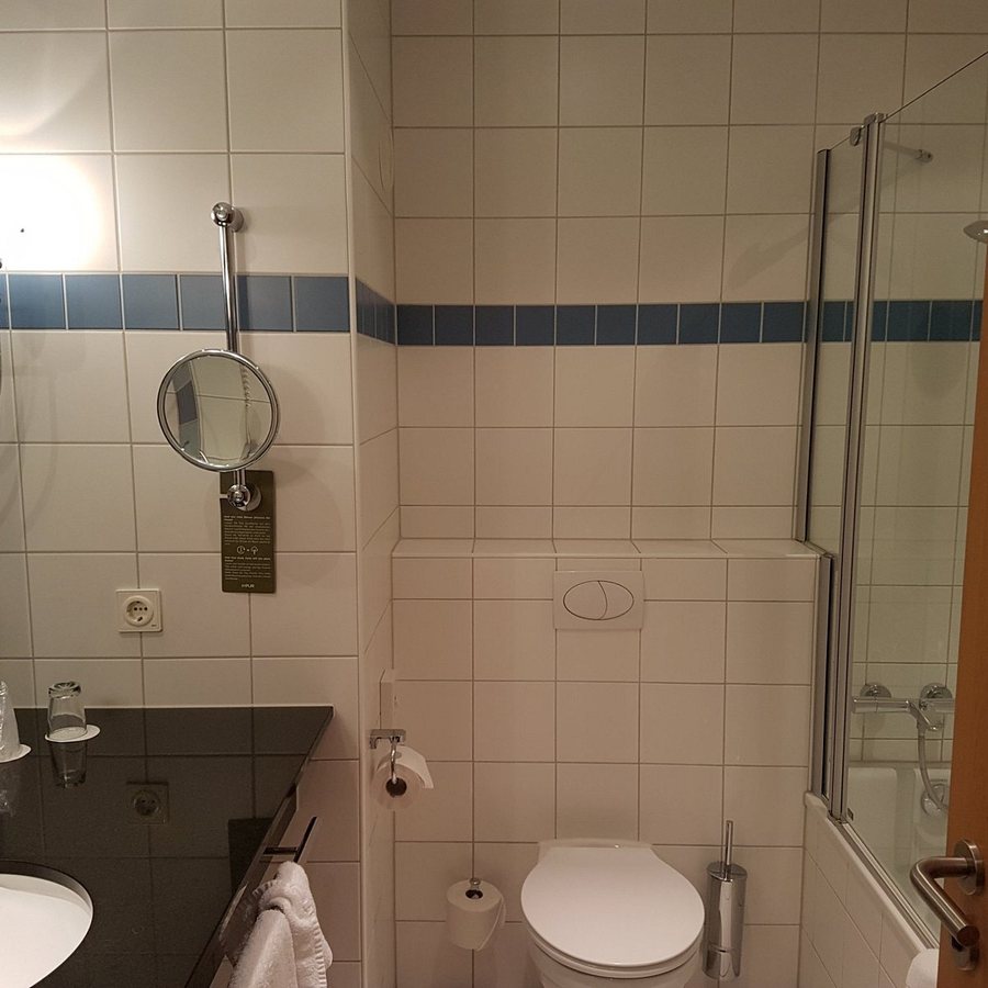 Mercure Hotel Frankfurt Airport Langen — Bathroom