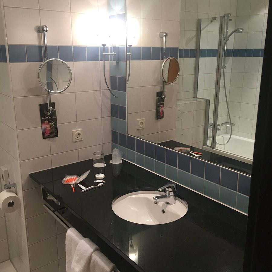 Mercure Hotel Frankfurt Eschborn Ost — Bathroom
