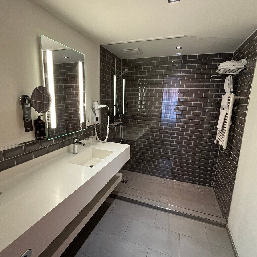 Mercure Hotel Residenz Berlin Checkpoint Charlie — Bathroom