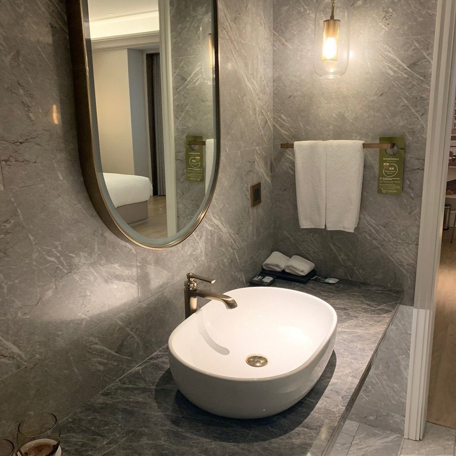 Mercure Hotel Royalton — Bathroom