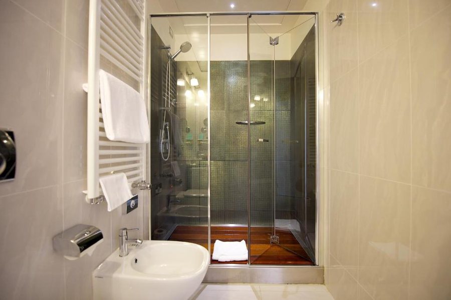 Mercure Milano Solari — Bathroom