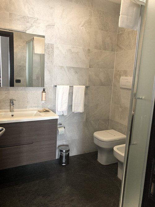 Mercure Palermo Centro — Bathroom