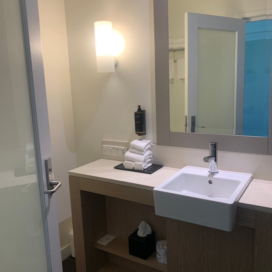 Mercure Portsea — Bathroom