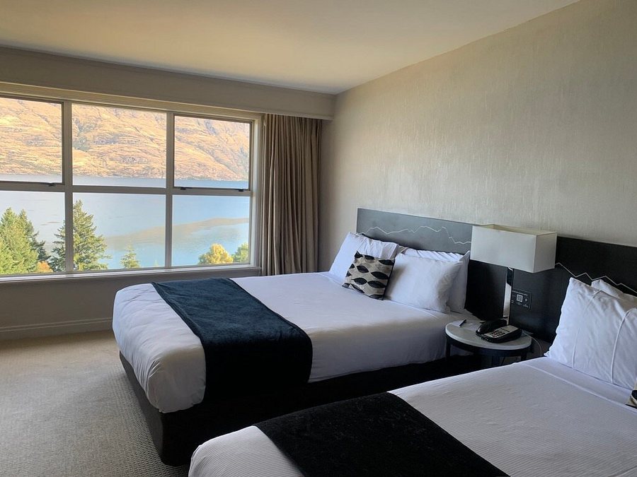 Mercure Queenstown Resort — Guest room