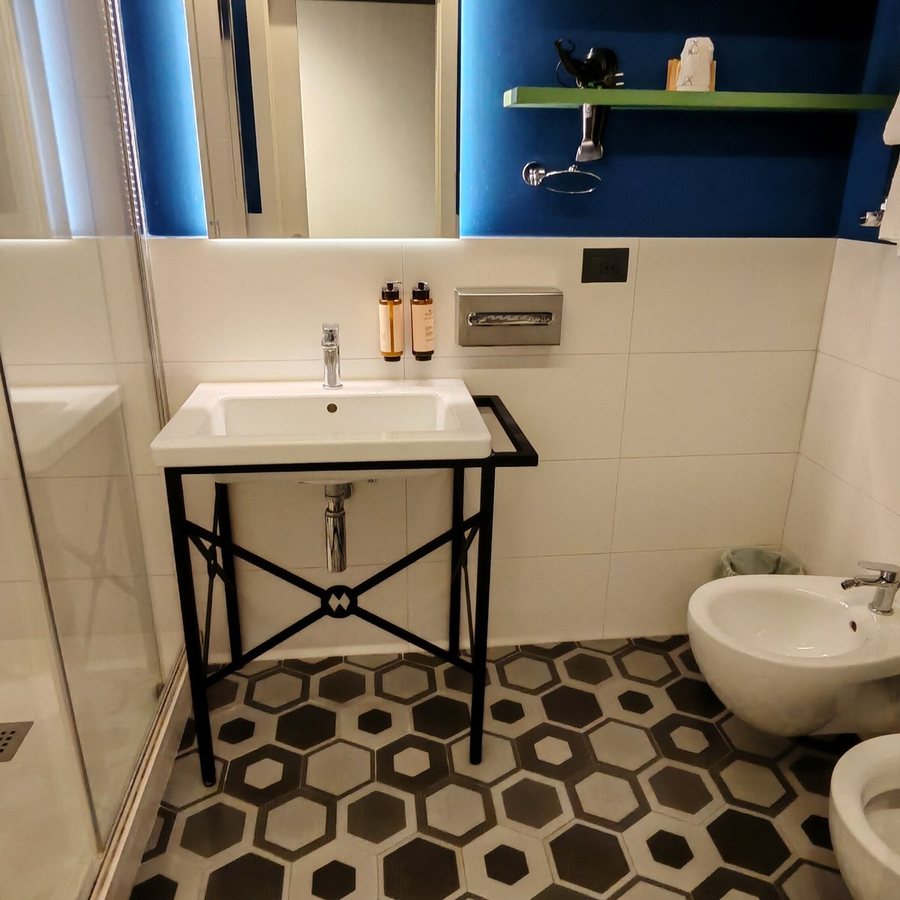 Mercure Rome Cinecitta — Bathroom