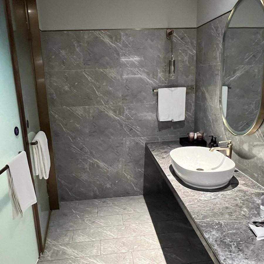 Mercure Shanghai Yu Garden On The Bund — Bathroom