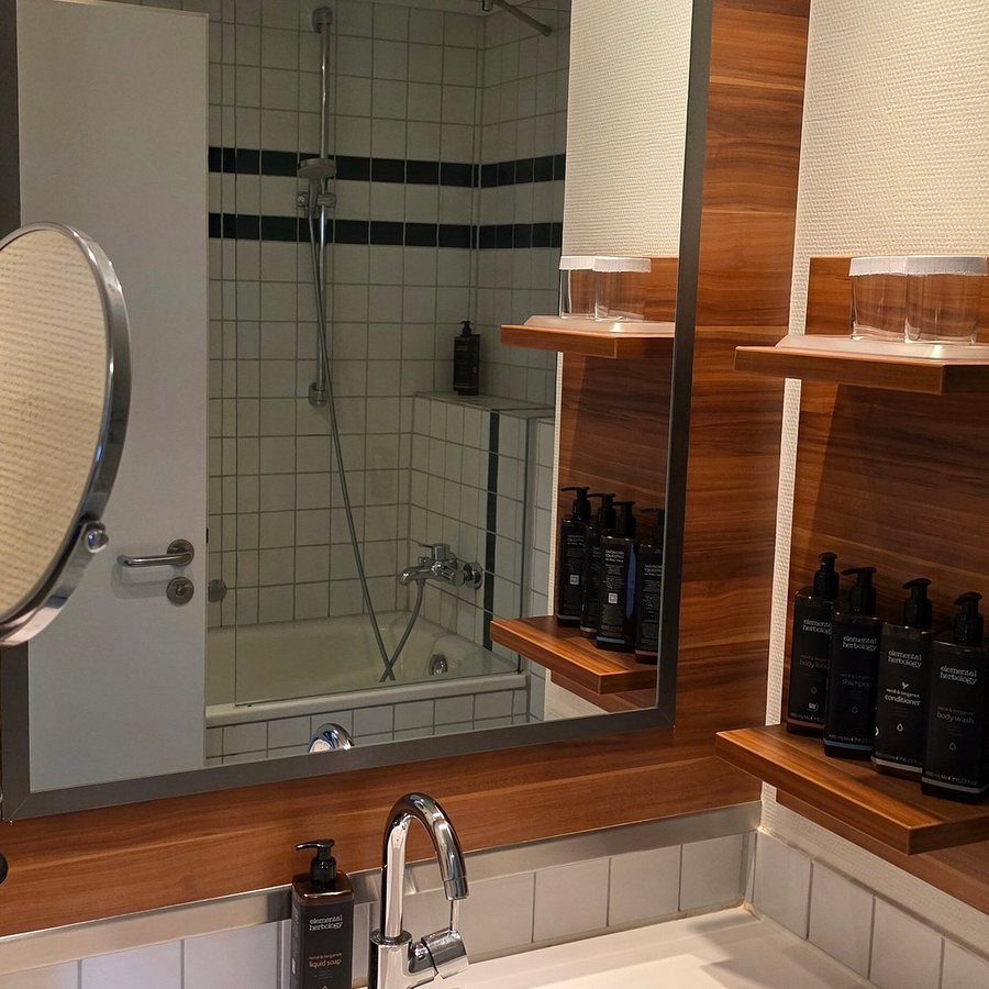 Mercure Tagungs Landhotel Krefeld — Bathroom