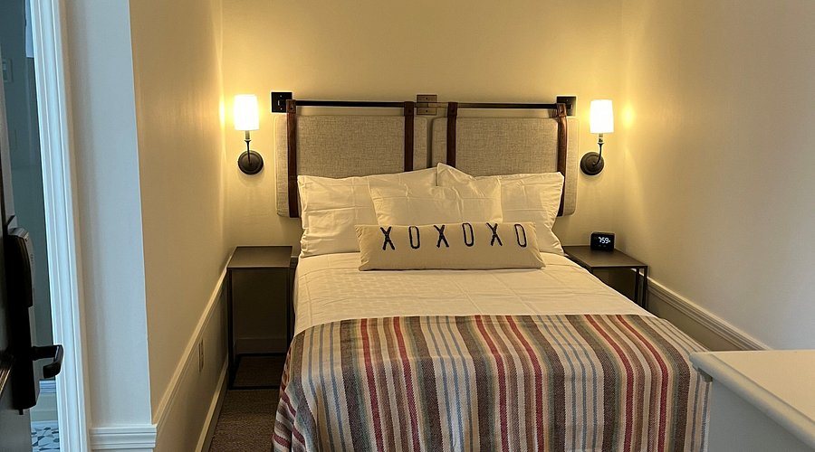 Mercury Hotel Provincetown — Guest room